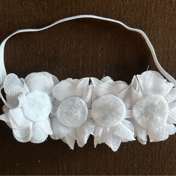 NWOT White Baby Girl Elastic Headband - Picture 2 of 3